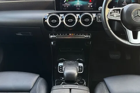 PF68FFG Mercedes-Benz A Class 1.5 A180d Sport (Executive) 7G-DCT Euro 6 (s/s) 5dr Thumbnail #31