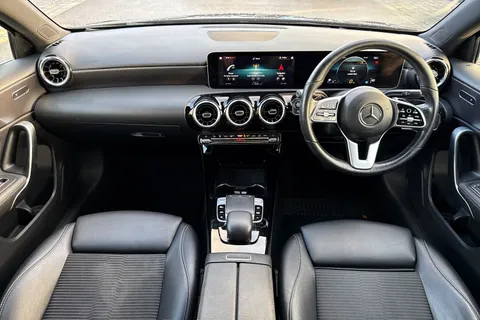 PF68FFG Mercedes-Benz A Class 1.5 A180d Sport (Executive) 7G-DCT Euro 6 (s/s) 5dr Thumbnail #32