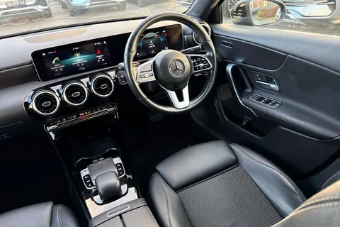 PF68FFG Mercedes-Benz A Class 1.5 A180d Sport (Executive) 7G-DCT Euro 6 (s/s) 5dr Thumbnail #33