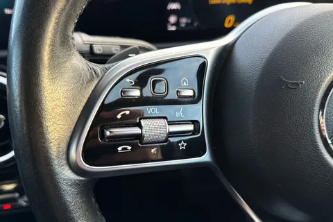 PF68FFG Mercedes-Benz A Class 1.5 A180d Sport (Executive) 7G-DCT Euro 6 (s/s) 5dr Thumbnail #38