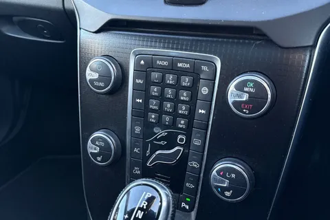 KT19BWV Volvo V40 1.5 T3 R-Design Edition Auto Euro 6 (s/s) 5dr Thumbnail #40