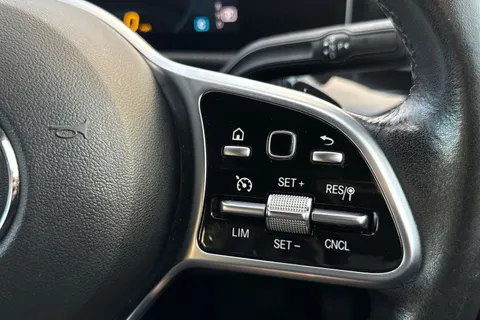 PF68FFG Mercedes-Benz A Class 1.5 A180d Sport (Executive) 7G-DCT Euro 6 (s/s) 5dr Thumbnail #39