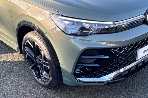 DG75ZPU Volkswagen Tiguan 1.5 eTSI 150 R-Line 5dr DSG Thumbnail #8