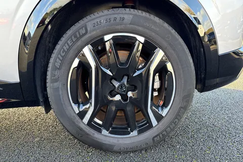 KM25DLO PEUGEOT E-3008 73kWh GT Auto 5dr Thumbnail #13