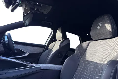 KM25DLO PEUGEOT E-3008 73kWh GT Auto 5dr Thumbnail #16