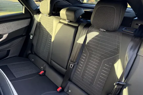 KM25DLO PEUGEOT E-3008 73kWh GT Auto 5dr Thumbnail #19