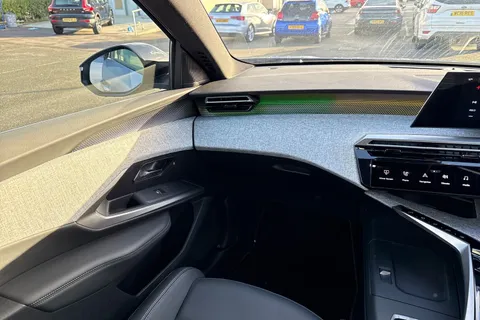 KM25DLO PEUGEOT E-3008 73kWh GT Auto 5dr Thumbnail #20