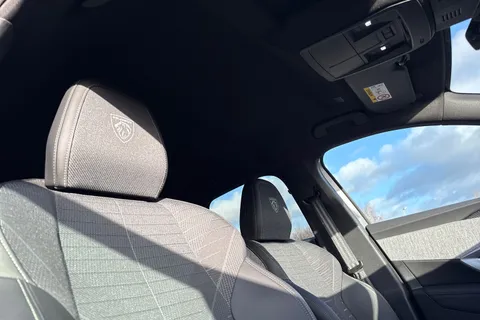 KM25DLO PEUGEOT E-3008 73kWh GT Auto 5dr Thumbnail #24
