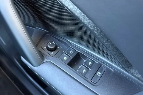 DG75ZPU Volkswagen Tiguan 1.5 eTSI 150 R-Line 5dr DSG Thumbnail #24