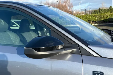 KM25DLO PEUGEOT E-3008 73kWh GT Auto 5dr Thumbnail #28