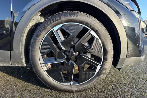 KM25WNT PEUGEOT 408 1.2 HYBRID GT Fastback e-DSC6 Euro 6 (s/s) 5dr Thumbnail #10