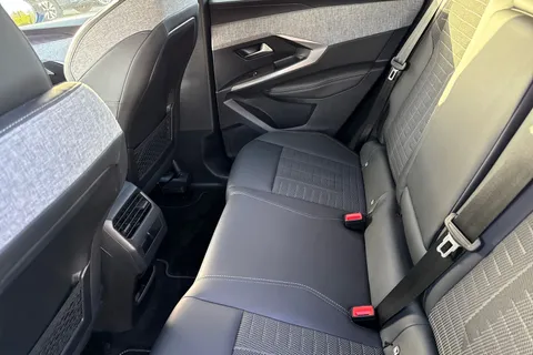 KM25DLO PEUGEOT E-3008 73kWh GT Auto 5dr Thumbnail #31