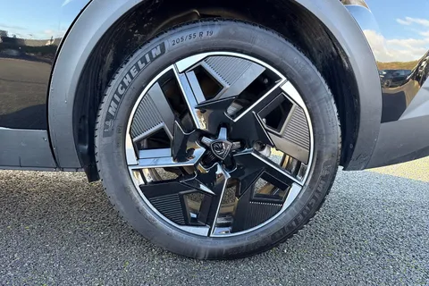 KM25WNT PEUGEOT 408 1.2 HYBRID GT Fastback e-DSC6 Euro 6 (s/s) 5dr Thumbnail #13