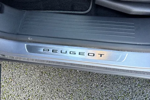 KM25DLO PEUGEOT E-3008 73kWh GT Auto 5dr Thumbnail #33