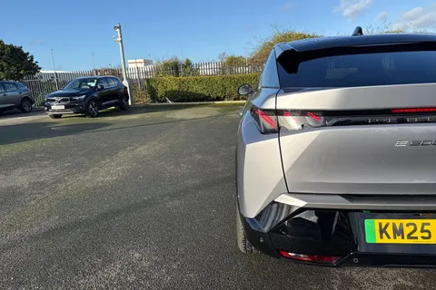 KM25DLO PEUGEOT E-3008 73kWh GT Auto 5dr Thumbnail #34