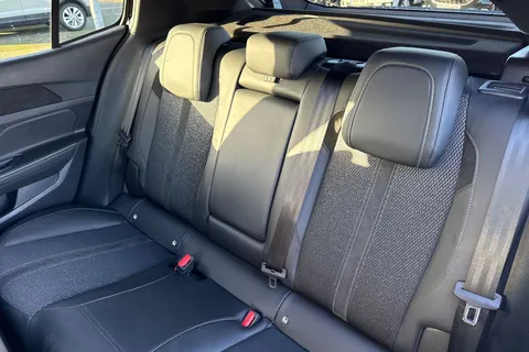 KM25WNT PEUGEOT 408 1.2 HYBRID GT Fastback e-DSC6 Euro 6 (s/s) 5dr Thumbnail #19