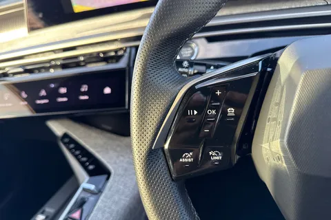 KM25DLO PEUGEOT E-3008 73kWh GT Auto 5dr Thumbnail #38