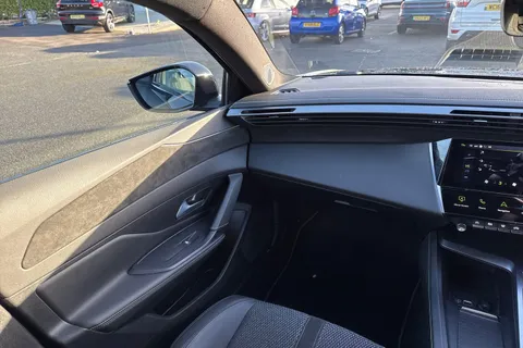 KM25WNT PEUGEOT 408 1.2 HYBRID GT Fastback e-DSC6 Euro 6 (s/s) 5dr Thumbnail #20