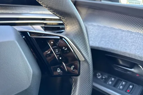 KM25DLO PEUGEOT E-3008 73kWh GT Auto 5dr Thumbnail #39