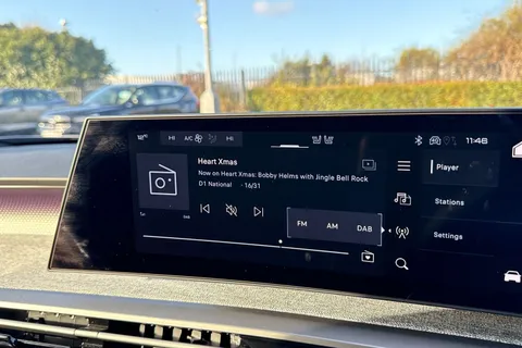 KM25DLO PEUGEOT E-3008 73kWh GT Auto 5dr Thumbnail #42