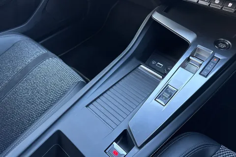 KM25WNT PEUGEOT 408 1.2 HYBRID GT Fastback e-DSC6 Euro 6 (s/s) 5dr Thumbnail #23