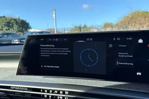 KM25DLO PEUGEOT E-3008 73kWh GT Auto 5dr Thumbnail #50