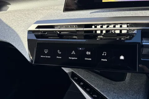 KM25DLO PEUGEOT E-3008 73kWh GT Auto 5dr Thumbnail #52