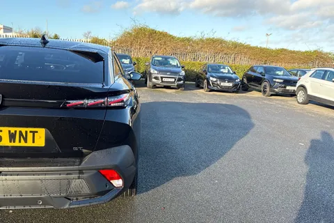 KM25WNT PEUGEOT 408 1.2 HYBRID GT Fastback e-DSC6 Euro 6 (s/s) 5dr Thumbnail #34