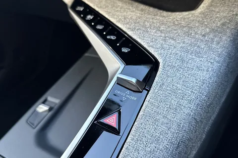 KM25DLO PEUGEOT E-3008 73kWh GT Auto 5dr Thumbnail #54