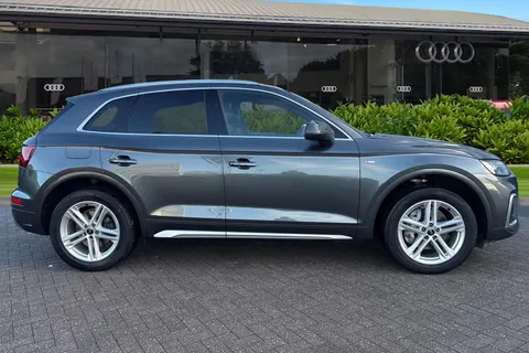 DS72LEJ Audi Q5 2.0 TDI 40 S line S Tronic quattro Euro 6 (s/s) 5dr Thumbnail #4