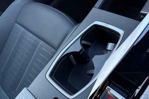 KM25DLO PEUGEOT E-3008 73kWh GT Auto 5dr Thumbnail #56