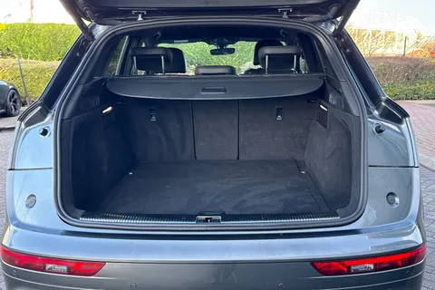 DS72LEJ Audi Q5 2.0 TDI 40 S line S Tronic quattro Euro 6 (s/s) 5dr Thumbnail #7