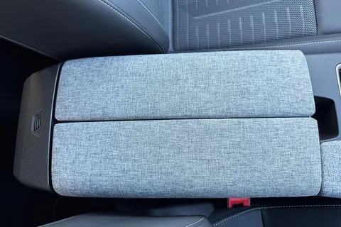 KM25DLO PEUGEOT E-3008 73kWh GT Auto 5dr Thumbnail #58