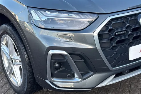 DS72LEJ Audi Q5 2.0 TDI 40 S line S Tronic quattro Euro 6 (s/s) 5dr Thumbnail #9