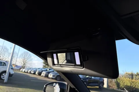 KM25DLO PEUGEOT E-3008 73kWh GT Auto 5dr Thumbnail #61