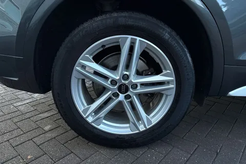 DS72LEJ Audi Q5 2.0 TDI 40 S line S Tronic quattro Euro 6 (s/s) 5dr Thumbnail #11