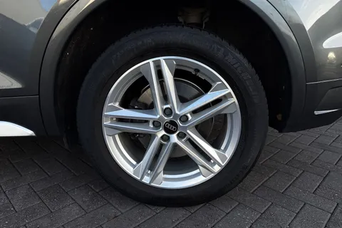 DS72LEJ Audi Q5 2.0 TDI 40 S line S Tronic quattro Euro 6 (s/s) 5dr Thumbnail #12