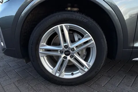 DS72LEJ Audi Q5 2.0 TDI 40 S line S Tronic quattro Euro 6 (s/s) 5dr Thumbnail #13