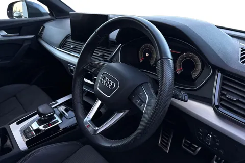 DS72LEJ Audi Q5 2.0 TDI 40 S line S Tronic quattro Euro 6 (s/s) 5dr Thumbnail #14