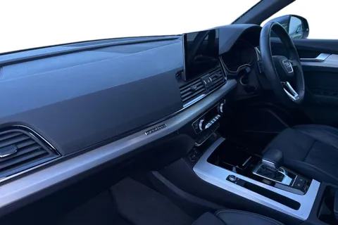 DS72LEJ Audi Q5 2.0 TDI 40 S line S Tronic quattro Euro 6 (s/s) 5dr Thumbnail #15