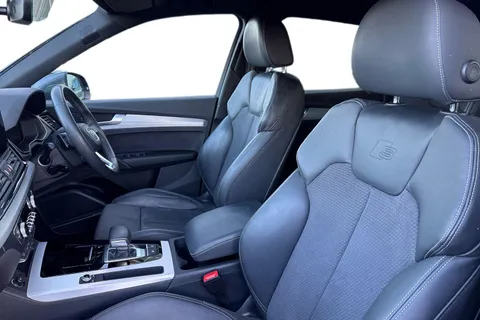 DS72LEJ Audi Q5 2.0 TDI 40 S line S Tronic quattro Euro 6 (s/s) 5dr Thumbnail #16