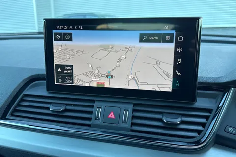 DS72LEJ Audi Q5 2.0 TDI 40 S line S Tronic quattro Euro 6 (s/s) 5dr Thumbnail #17