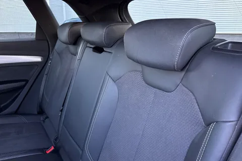 DS72LEJ Audi Q5 2.0 TDI 40 S line S Tronic quattro Euro 6 (s/s) 5dr Thumbnail #19