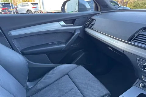 DS72LEJ Audi Q5 2.0 TDI 40 S line S Tronic quattro Euro 6 (s/s) 5dr Thumbnail #20