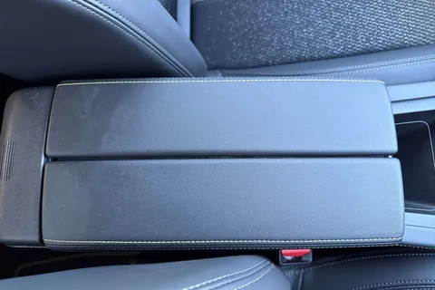 KM25WNT PEUGEOT 408 1.2 HYBRID GT Fastback e-DSC6 Euro 6 (s/s) 5dr Thumbnail #56