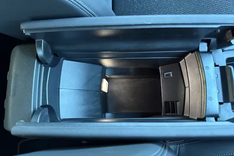 KM25WNT PEUGEOT 408 1.2 HYBRID GT Fastback e-DSC6 Euro 6 (s/s) 5dr Thumbnail #57