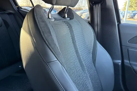 KM25WNT PEUGEOT 408 1.2 HYBRID GT Fastback e-DSC6 Euro 6 (s/s) 5dr Thumbnail #58