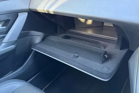 KM25WNT PEUGEOT 408 1.2 HYBRID GT Fastback e-DSC6 Euro 6 (s/s) 5dr Thumbnail #60