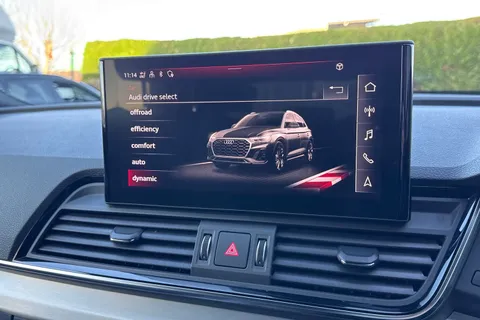 DS72LEJ Audi Q5 2.0 TDI 40 S line S Tronic quattro Euro 6 (s/s) 5dr Thumbnail #31