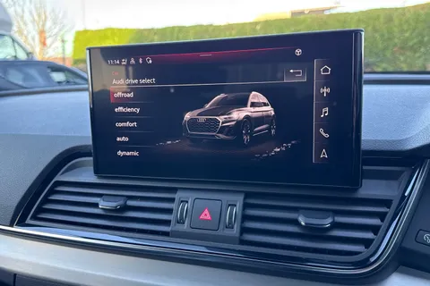 DS72LEJ Audi Q5 2.0 TDI 40 S line S Tronic quattro Euro 6 (s/s) 5dr Thumbnail #32